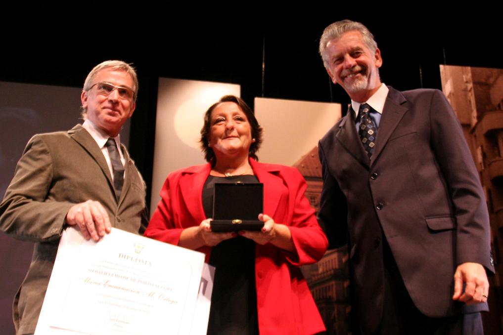 Maria Encarnacion recebe Medalha Cidade de Porto Alegre.